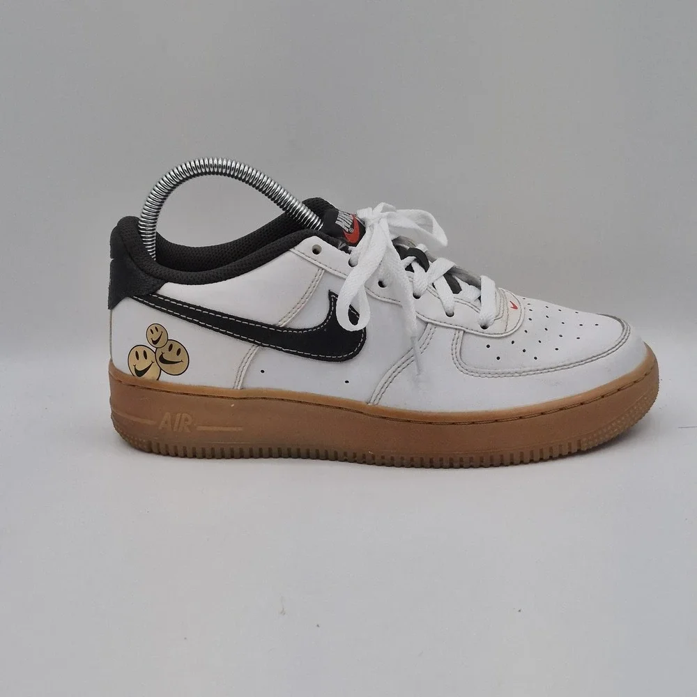 Nike Air Force 1 Low Shoes Mens Size 7Y White Black Gum Smile Face‎ DD5854-100